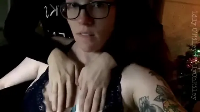 Snap Show: Gayly Under the Tree