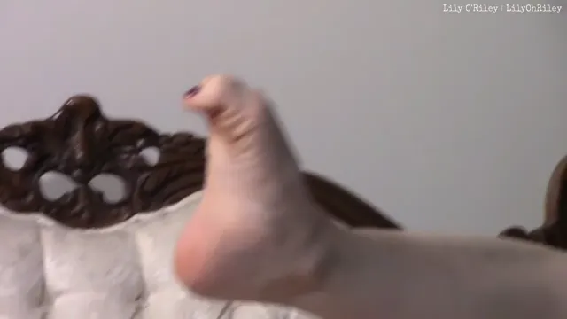 Schoolgirl Foot Comparison